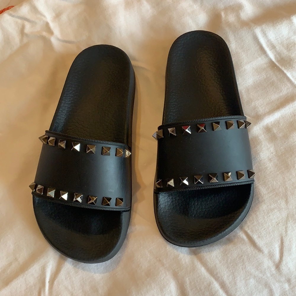 Valentino Rockstud slides